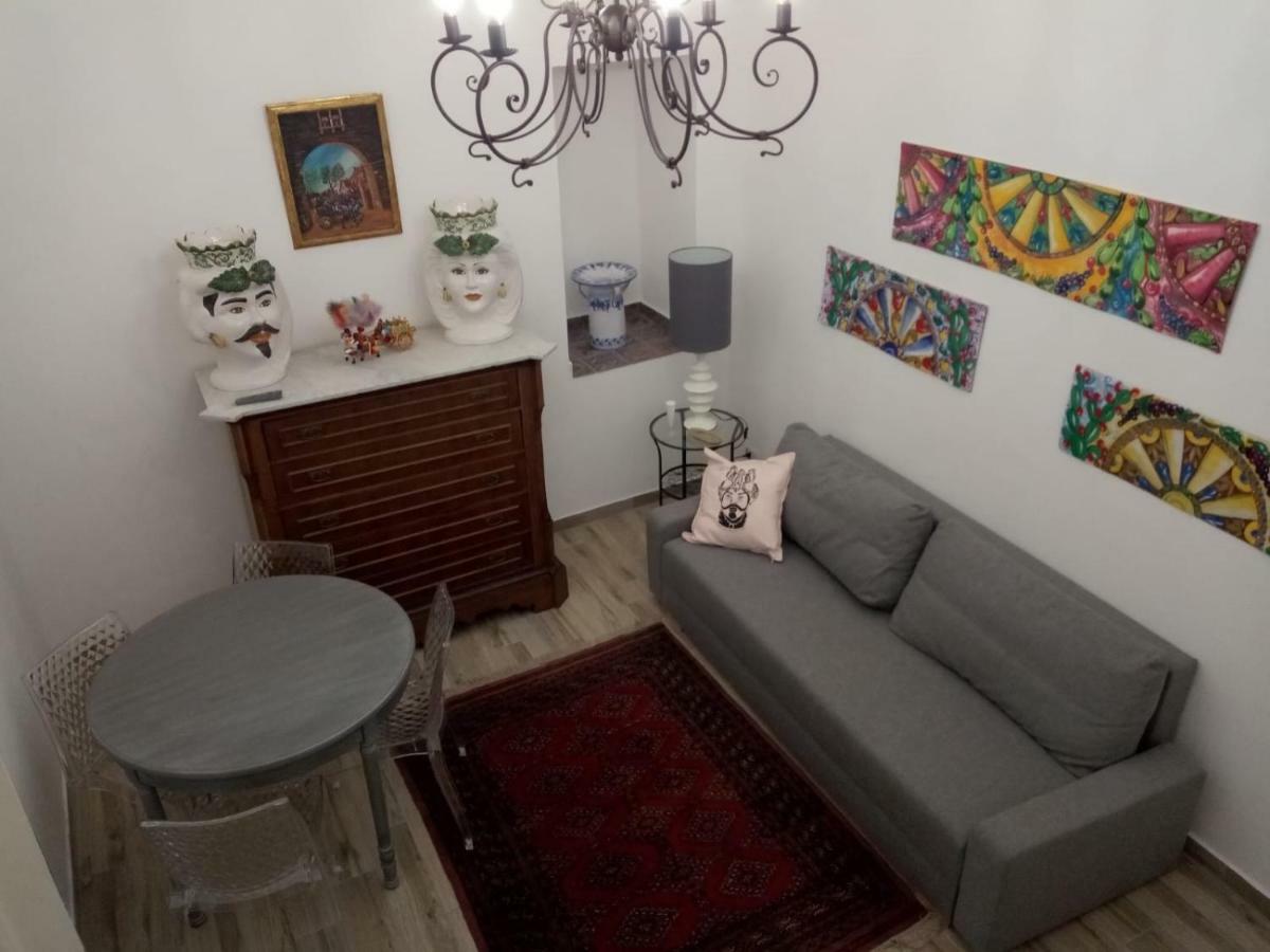 Mamarico' Apartament คาตาเนีย ภายนอก รูปภาพ