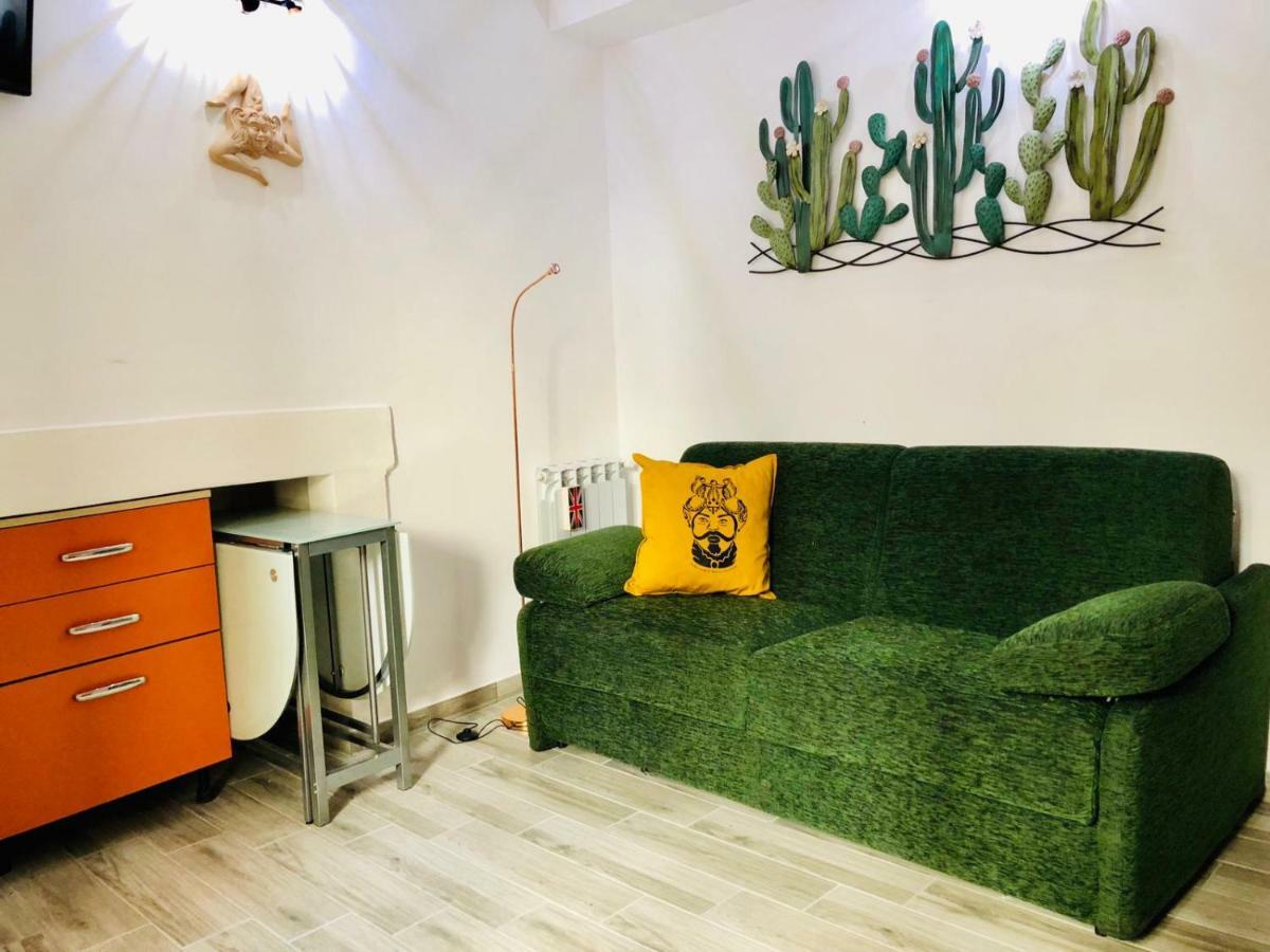 Mamarico' Apartament คาตาเนีย ภายนอก รูปภาพ