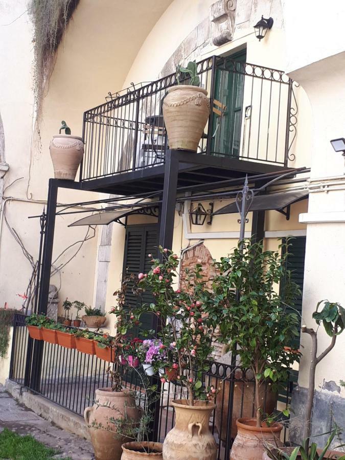 Mamarico' Apartament คาตาเนีย ภายนอก รูปภาพ